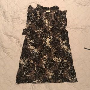 Adorable ruffle sleeve blouse